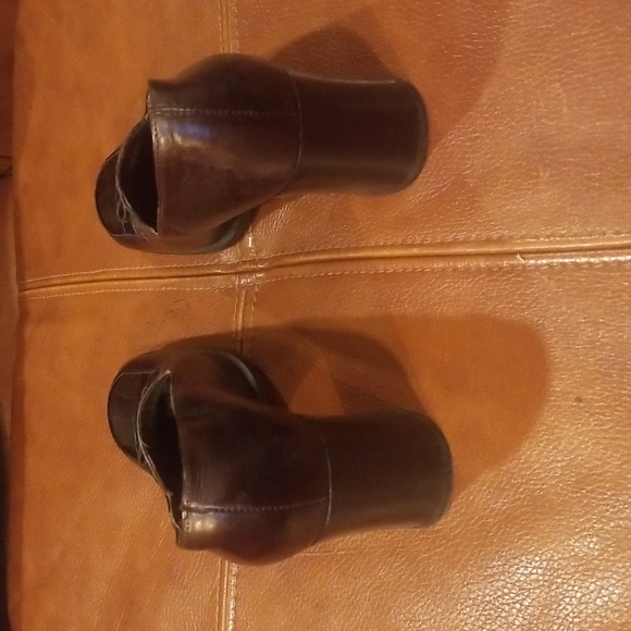 Shoes - Picture 2 of 4